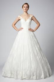 Bought as floor stock but never worn as i decided to go with a more casual theme for my wedding. Gowns Henryrothbrides