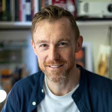 Shakeem Fearon now wanted for stabbing 30yr old in the neck in London, met  police announce. Victim survived. Can't have been out long.