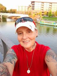 Hey yall I'm Sid im 18 yrs single chill person I love music from TN but  stay in Ohio 420 friendly let's inspire each other and get to know me 😌🤎 