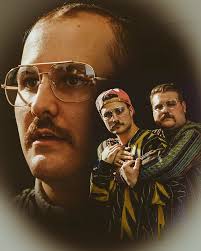 Hermanos se toman fotos vintage como regalo navideño