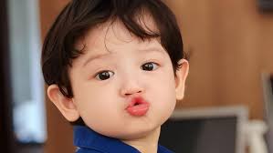 7 Potret Anak Kembar Masayu Clara Sangat Ekspresif, Sukses Bikin Gemas