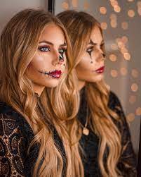 Ever wonder why we all suddenly get dressed up in crazy costumes and prowl the streets in search of candy every october 31? Halloween Makeup Clown 3 Einfache Ideen Therubinrose