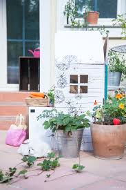 Unsere eltern haben eine erlaubnis unterschrieben damit wir zu hause an unserem projekt. Upcycling Diy Faltbares Spielhaus Und Kaufladen Aus Einem Einzelnen Karton Basteln Mini And Me