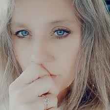 How to prevent crown rot in pineapple plants?