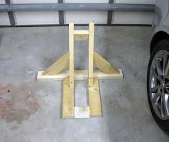 A floor jack works fine as well. Haljina Ovjera Instinkt How To Make A Motorcycle Lift Out Of Wood Thebabeblogger Com
