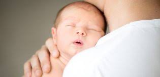 L'émission de selles liquides plus ou moins grumeleuses avec parfois des débris d'aliments non digérés (ou des gélules de médicament…). Selles De Bebe Couleur Et Texture Depuis La Naissance Mpedia Fr