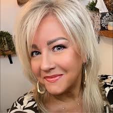 LINDT LINDOR RELEASES THREE LIMITED-EDITION FLAVORS: Lindt LINDOR is  celebrating Valentine's Day with three limited-edition truffles: Raspberry  Cheesecake in White Chocolate; Cocoa & Creme in Milk Chocolate; and Cherry  Vanilla in White