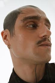 Ethan: rompere le regole tramite la Metamorfosi