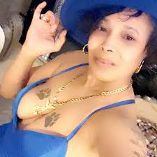 Hey My Pheonix Family 🐦‍🔥! Missing you all like crazy this holiday season  🎄🎁⛄! Grateful to be finishing up chapters for the 👽Alien Diva Superstar  Origins Makeup Series 🤩💄 & feeling blessed