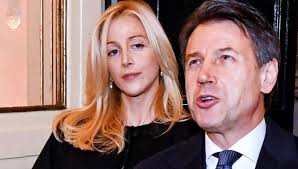 Jul 03, 2021 · lutto per fabio fazio, il messaggio per la morte di paolo beldì: Olivia Paladino First Lady Inespugnabile Mai Un Sorriso Tutta Colpa Di Giuseppe Conte