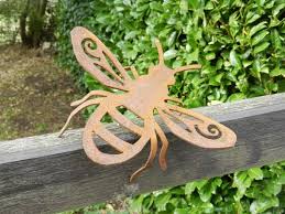 Rusty Metal Honey Bee Garden Decor Bumble Bee Garden Ornament Rusty Insect Bee Garden Sculpture Rusty Bee Gift For A Gardener In 2021 Rusty Metal Garden Art Rusty Metal Garden Animals