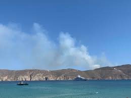 10 λεπτα μετα της 12:30 εδεσε στην πυλη ε2 του πειραια το νησος μυκονος μετα απο βλαβη στον καταπελτη οχηματων της πρωτες πρωινες ωρες στο καρλοβασι σαμου. Mykonos Fwtia Se E3eli3h Eikones Apo To Shmeio Poy Shmane Synagermos Fwto