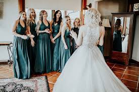 Taylor S Bridesmaids Wore White By Vera Wang Bridesmaid Dresses For An Effortlessly Modern Bridal Par Vera Wang Bridesmaid Dresses Vera Wang Bridesmaid Wedding