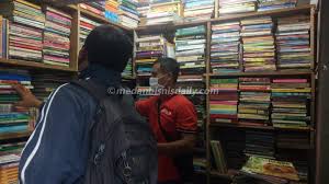 Sudah jatuh tertimpa tangga, nasib korban investasi hanson. Nasib Pedagang Buku Titi Gantung Sudah Jatuh Ditimpa Tangga Medan Metro Medanbisnisdaily Com