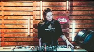 Live blog is powered by the superdesk platform. Charlotte De Witte Live Bij Studio Brussel Youtube