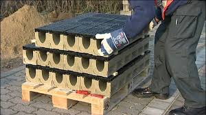 Einbau Der Entwasserungsrinne Aco Drain Powerdrain Entwasserung Einfahrt Auffahrt