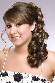 This is the best hairstyle for round chubby face as it is doable in less than five minutes. Chubby Face Wedding Hairstyles For Round Faces Addicfashion