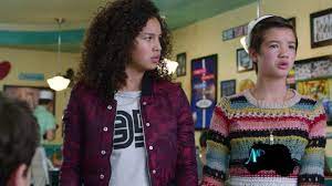 Season 2 Sneak Peek Jonah And Amber Hug Andi Mack Disney Channel Andi Mack Andi Mack Cast Mack