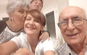 LA ESCRITORA QUE PARTIO DETRAS DE SU MARIDO