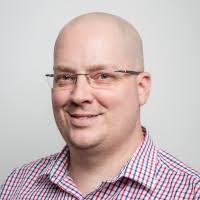 1100+ profilů „Shoesmith“