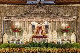 Dekor pelaminan adat sunda tidak kalah megah dan syarat makna dari adat orang jawa. 18 Inspirasi Pelaminan Tradisional Dengan Dekorasi Dan Unsur Artistik Bridestory Blog