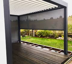 Lamellendach Einfach Optimaler Sonnen Und Wetterschutz Mit Der Bioclimatischen Pergola B200 Mit Drei Vertikalanlage Als Z Lamellendach Terrassendach Pergola