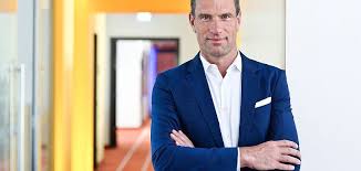 Find your job at deutsche bahn as young professional, professional, academic professional, student, graduate or pupil. Personalien Des Monats Hr Personalwechsel Im November Personal Haufe