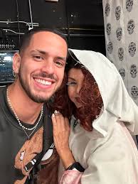 Hoy fue un día muy especial, desde pequeño viendo estos talentos por el TV  de abuela y hoy juntos trabajamos para llevarles un programa muy especial.  Dato curioso: Era el único canal