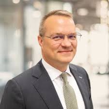 Dewayne Price (@akknelle)