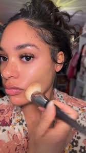 Have you tried layering your makeup like this? Cream base finished and set  with the powder version of the creams. It comes out so gooooddd! 😩🙌🏽 ,  Products