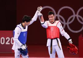 The performance of each boxer is scored by five judges, and the one with the highest score after three rounds advances to the next round. Olympics Taekwondo Heartache For S Korea As Olympics Jinx Follows Lee Nippon Com