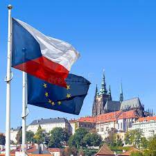Česká republika, ˈtʃɛskaː ˈrɛpublɪka), είναι χώρα στην κεντρική ευρώπη που συνορεύει προς τα βόρεια με την πολωνία, με τη γερμανία στα βορειοδυτικά και τα δυτικά, την αυστρία στα νότια και τη σλοβακία στα ανατολικά. Shmaia Kastro Ths Pragas Kai Mikroterh Polh Praga Tsexia Stok Eikona Eikona Apo Cityscape 49770173