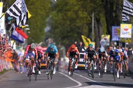 In de bizarre finale kwamen zij nog terug en pakte van der poel uiteindelijk de winst. Five Talking Points From The 2019 Amstel Gold Race Cycling Weekly