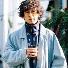 俳優界一の服バカ 滝藤賢一のおしゃれすぎる私服スナップ30日間 4 people uomo webuomo 男性のストリートスタイル メンズ ヘアスタイル メンズ スタイル