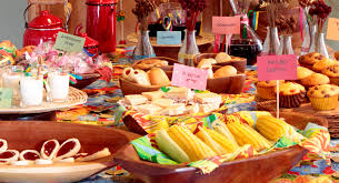 Quando a festa junina surgiu, as comidas eram a base de milho e amendoim para celebrar as colheitas da epoca em junho. Lista De Comida Para Garantir O Sucesso Da Sua Festa Junina