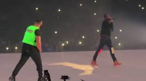 Drake saying use him and meek mill squashing their beef as an example. Beef Squashed Drake Brings Out Meek Mill In Boston Youtube