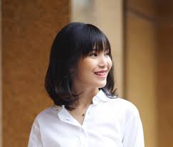Medium hairstyles with bangs are the perfect middle zone. 42 Best Shoulder Length Hairstyles In 2021 All Things Hair Ph