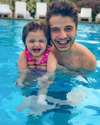138 1k Likes 1 766 Comments Mila Marwah ميلا مروة Milamarwah On Instagram سرقت صورتي أنا وبابا من صفحته لأنه حب New Baby Products Tears Of Joy Pool