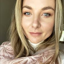 Renee Shanahan's Instagram, Twitter & Facebook