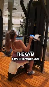 We met #redbullracing F1 driver #checoperez in the gym 🏎️💨💪🏼 Save this  workout for later 😉 3set x 10reps, 60sec rest in between 1. Lat pull-down  machine 2. Seated row machine 3. Pull-ups 4. Back ...