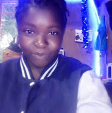 Hii box iko na vitu mbili ndani, 100 bob for the first person kujua izo  vitu mbili ni gani. Clue: ni vitu za a man Wow fresh flowers