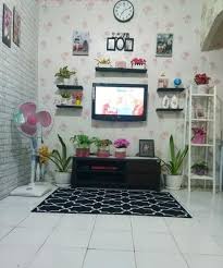 Nah, tidak perlu mengeluarkan biaya besar dan praktis karena kamu bisa mendapatkan perlengkapan dekorasi unik yang murah di online shop. Depan Tv Ide Ruang Keluarga Ruang Keluarga Kecil Ide Dekorasi Kamar