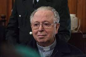 El ex párroco de el bosque fernando karadima , condenado por abusos sexuales contra menores por el vaticano en 2011, murió a las 21:20 horas de ayer domingo, a los 90 años de edad. K9sdu3gx9yqvvm