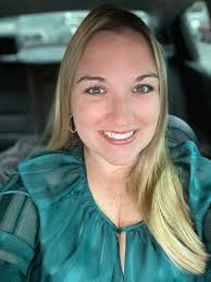 How to find a CNA travel contract with one year of experience in Maine?