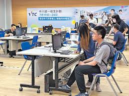 未達大學門檻考生紛報建造IT實務課程報讀恒大增逾千人熱門學科約 ...