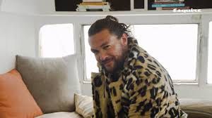 Originally from hawaii, jason moved to texas with his mother when he was very young after his father disappeared. Jason Momoa Scrunchie Challenge Esquire Video Dailymotion