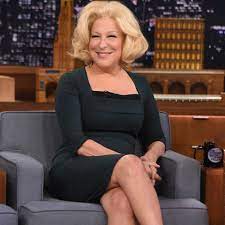 I dunno, maybe we should look into whether any of them recently invested in pfizer, moderna or j&j? Bette Midler Starportrat News Bilder Gala De