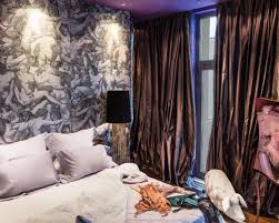 Warna turquoise yang cenderung biru terang untuk mencerahkan ruang keluarga agar tampil lebih stylish dan modern. Pemilihan Langsir Untuk Hiasan Latar Ungu Petua Dengan Foto Confetissimo Blog Wanita