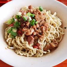 Mi ayam hijau ini terbuat dari sayuran, tanpa pewarna, . Rekomendasi Mie Ayam Terenak Di Jakarta Blog Unik
