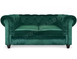 Lorsque nous sortons du travail, la première choses à laquelle nous pensons, est de nous mettre sur notre canapé et avoir l'esprit reposé. Grand Canape 2 Places Chesterfield Velours Vert Menzzo A605v2greenvelvet Pas Cher Ubaldi Com
